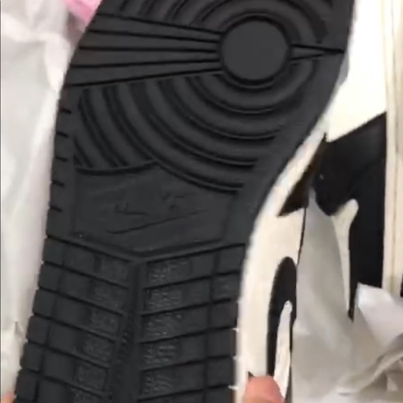 Nike Jordan 1 - Picture 1 of 5